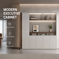 Meuble de bureau exécutif moderne avec accent en bois lamellé, grand centre d'exposition ouvert et armoires inférieures fermées, éclairage LED
