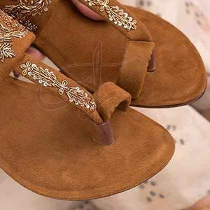 Chappals Kolhapuri légers, imperméables et de haute qualité, avec logo et style personnalisés pour femmes - Product Image 6