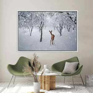 Impression sur toile élégante avec motif de cerf - Décoration murale paysage hivernal, 1P : encadré blanc - Product Image 1