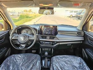 Suzuki Swift GLX 2026, motor de tres cilindros y 1.2 litros - Product Image 6