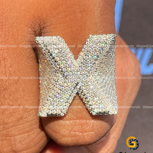 Anillo de Hip Hop de oro blanco de 10kt con diamantes cultivados en laboratorio, un accesorio de boda elegante y de moda que brilla intensamente - Product Image 1