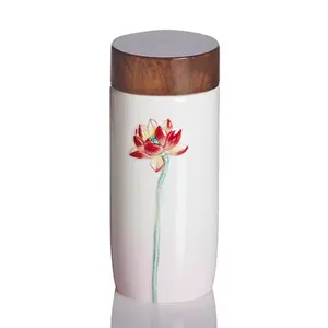 Copo de chá de beleza Acera Liven Lotus feito com lindos desenhos minimalistas e excelente técnica de gravura.