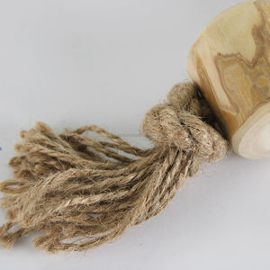 Juguete de arrastrar de madera de café natural con tres nudos que promueve la masticación saludable, el entrenamiento del agarre y el cuidado de los dientes y las encías. - Product Image 2