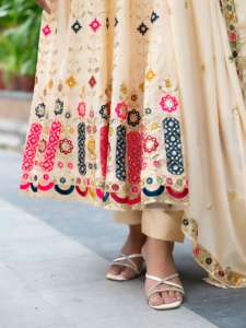 Élégantes robes Anarkali Alia Cut Broderie glamour et paillettes pour demoiselles d'honneur et événements festifs - Product Image 5