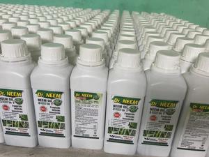 Huile de neem pure soluble dans l'eau de qualité agricole de qualité supérieure avec émulsifiant pour usage agricole - Product Image 4