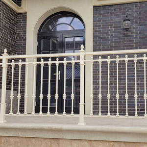 Rampe de balcon haut de gamme fabriquée au Vietnam avec des motifs artistiques en fer forgé et un revêtement résistant aux intempéries - Product Image 6