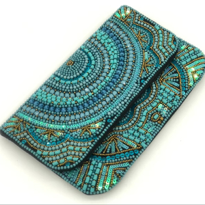Pochette à main en perles de qualité supérieure avec un design artisanal traditionnel élégant pour les événements formels et les soirées - Product Image 1