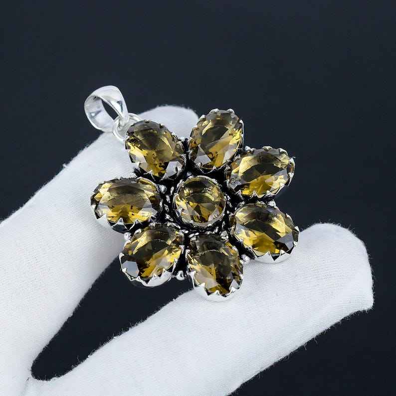 สีน้ำตาล