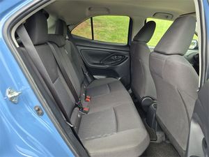 Voiture d'occasion en bon état, Toyota YarisS Cross 1.5 Hybrid G 5 portes SUV 4 roues motrices CVT <span class=keywords><strong>2023</strong></span>, livraison mondiale - Product Image 3