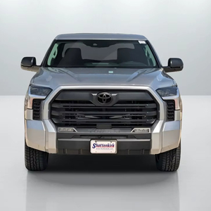 Toyota Tundra SR5 2024 en perfecto estado, ligeramente usado. - Product Image 1