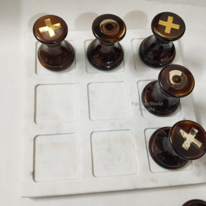 Juego de Tic Tac Toe de resina de mármol hecho a mano, tablero de juego XO de aspecto antiguo, juego familiar atemporal nocturno con Base blanca - Product Image 5