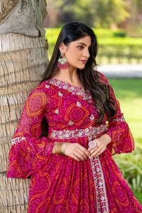 Broderie lourde pour femmes indiennes avec travail de fil pur Bhandhej Choli avec haussement d'épaules attaché et Chinon Lehenga - Product Image 2