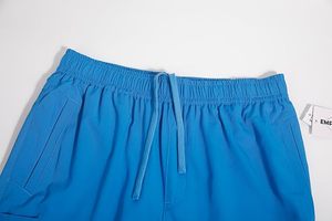 Uniforme de gommage classique pour homme avec touche moderne et tissu de qualité supérieure, parfait pour les médecins et les techniciens de laboratoire - Product Image 4