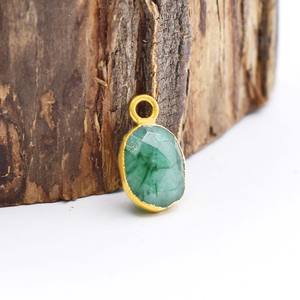 Dije de Gema Esmeralda Ovalada Facetada Teñida, Chapado en Oro, con un Solo Anillo (8x10mm), Joyería - Product Image 4