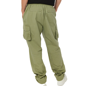Pantalon homme style urbain épuré, conçu pour une mobilité flexible, avec une forme simple et un look moderne équilibré. - Product Image 2