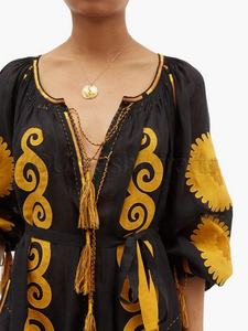 Robe à manches longues ukrainienne faite à la main en noir orange broderie exclusive sur crêpe tissé 100% tissu de coton dernière conception - Product Image 4