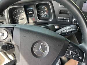 Chasis de Camión Volquete Mercedes-Benz Actros 1842 LS Usado del 2012, Transmisión Automática, Asiento de Una Sola Fila - Product Image 2