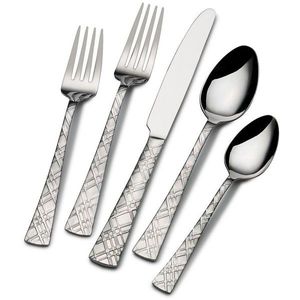 Juego único de cubiertos de metal de estilo artesanal con tallas decorativas y detalles finos para una decoración de comedor de lujo atractiva - Product Image 1