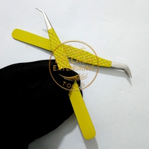 Pinzas Profesionales de Acero Inoxidable Amarillo para Extensión de Pestañas con Punta de Fibra y Agarre Antideslizante para Volumen y Aislamiento de Pestañas - Product Image 6