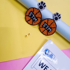 Boucles d'oreilles pendantes en forme de patte de chien en perles pour femmes, bijoux faits à la main pour les fêtes, boucles d'oreilles pendantes amusantes et originales pour les festivals, cadeaux de vacances - Product Image 2