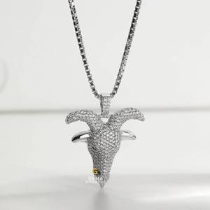 Colgante de cabra de hip hop para busto unisex en plata de ley 925 y diamante de moissanita de corte brillante redondo - Product Image 3