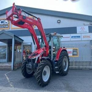 Tracteurs utilitaires d'occasion Massey Ferguson 5S.145 4x4 145 CV, technologie avancée, polyvalents, avec boîte de vitesses à pompe premium et composants essentiels - Product Image 6