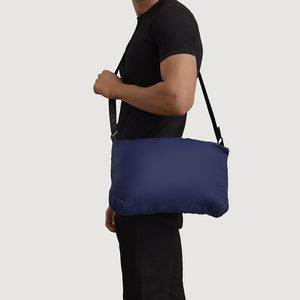 Blouson matelassé pour homme bleu marine, long, avec sangle de marquage réfléchissante personnalisée, poignets ajustables, matelassage thermosoudé, Midnight - Product Image 3