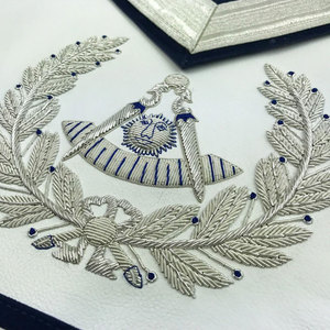 ผ้ากำมะหยี่ปักลายมาสเตอร์เบจสีน้ำเงินเข้มสีขาวเนวี่บลูคอลเลกชั่นเครื่องราชกกุธภัณฑ์ - Product Image 2