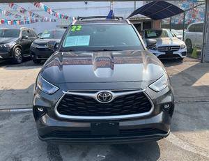 โตโยต้า ไฮแลนเดอร์ XLE ปี 2022 สภาพดีเยี่ยม มือสอง - Product Image 1