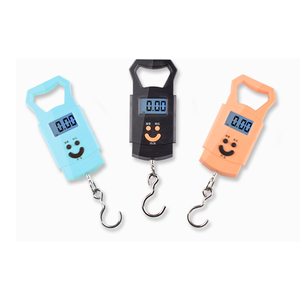 Venta al por mayor nuevas tendencias 50kg balanza pequeña múltiples opciones <span class=keywords><strong>de</strong></span> color báscula <span class=keywords><strong>de</strong></span> mano báscula <span class=keywords><strong>de</strong></span> equipaje eléctrica portátil para maleta - Product Image 1