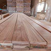 Planches de terrasse en Ipe brésilien exotique Planches de bois dur élégantes avec surface lisse pour la construction de terrasses extérieures