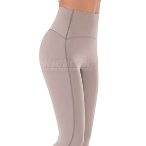 Ensemble de yoga confortable pour femmes avec motif uni, logo sur le devant, tissu extensible, respirant, séchage rapide pour le yoga quotidien et les étirements - Product Image 6
