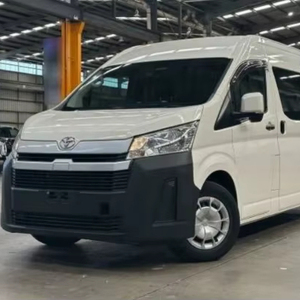 Bus Hi-Ace 2022 Automatique d'Occasion en Excellent État, Conduite à Gauche - Product Image 1