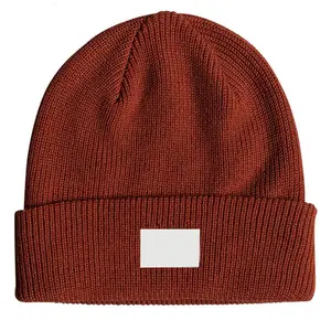 Cappello invernale con etichetta in tessuto acrilico 100% berretto lavorato a maglia personalizzato 2024 berretti con il miglior Design personalizzati