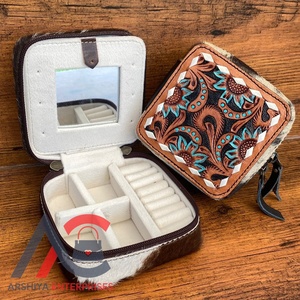 Boîte de transport en cuir usiné à la main personnalisée avec fermeture éclair Boîte de rangement de bijoux portable avec miroir Étui de voyage en cuir de vachette Organisateur de bijoux - Product Image 1