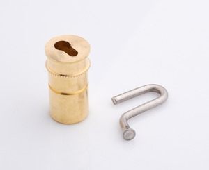 Anclaje impulsado por llave de latón de alta calidad, accesorio de montaje de escalera de piscina duradero para una instalación segura - Product Image 1