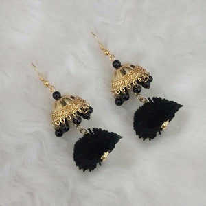 Jeweljunk Boucles d'oreilles pompon Jhumki plaqué or Ensembles de bijoux de mode - Product Image 1