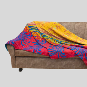 Couette patchwork de bohème moderne avec broderie indienne traditionnelle et design recyclé - Product Image 1