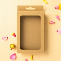 Boîte rigide en papier kraft blanc/noir avec fenêtre en PVC Emballage de vente au détail universel pour téléphones portables à usage cosmétique Trous de suspension