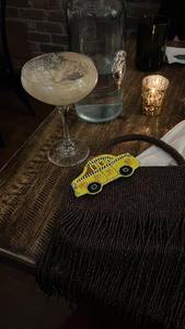 Llavero Artesanal Elegante con Cuentas Bordadas de Helado, Chocolate y Más, con un Diseño Lindo y Elegante, Acabado de Lujo de la India - Product Image 2