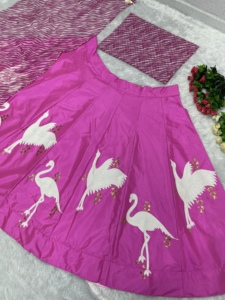 Designer Lehengas en soie avec Dupatta Chine Sequnce Work vêtements indiens et pakistanais - Product Image 5