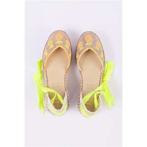 Alpargata cerrada con punta en cuña - Product Image 4