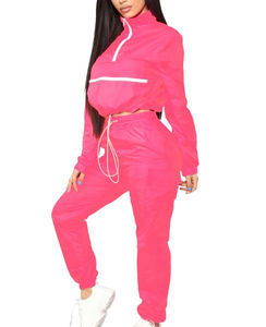 Conjunto de chándal cortavientos de nailon transpirable para mujer, estampado ligero de dos piezas para la temporada de otoño de talla grande OEM disponible - Product Image 3