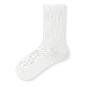 Chất Lượng Cao Cotton <span class=keywords><strong>Nylon</strong></span> Pha Trộn Biểu Tượng Tùy Chỉnh Mềm Mại Đàn Hồi Cơ Bản Hàng dệt kim Thoáng Khí Giản Dị Rắn Màu Đồng Bằng Crew <span class=keywords><strong>Socks</strong></span> Đối Với Phụ Nữ - Product Image 5