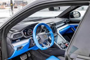 Lamborghini Urus 2019, Motor V8 Turbo de 641 CV, Tracción en las Cuatro Ruedas, Interior de 4 Asientos, Mayormente sin Modificar - Product Image 5