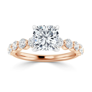 Bague en or rose avec moissanite taille coussin de 2,50 carats, élégante et sertie de manière rapprochée - Product Image 1