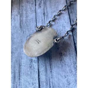 Collier en argent sterling et diamants Buffalo blancs de Sheila Becenti, style religieux, chaînes avec motif en forme de chiffres - Product Image 6