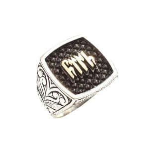 Anillo de Plata de Ley 925 para Hombre con Intrincado Escritorio Gktrk Grabado en el Borde, Joyería Cultural Coleccionable - Product Image 1