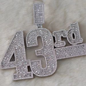 Colgante de Plata de Ley 925 con Letras y Números Personalizados, con Incrustaciones de Diamantes Moissanite VVS, Brillante, Estilo Hip Hop, de Lujo - Product Image 1