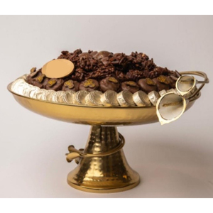 Bols décoratifs modernes Chocolats en feuille d'or et présentoir ornemental Premium 2 bols en métal doré martelé avec base en bois - Product Image 3